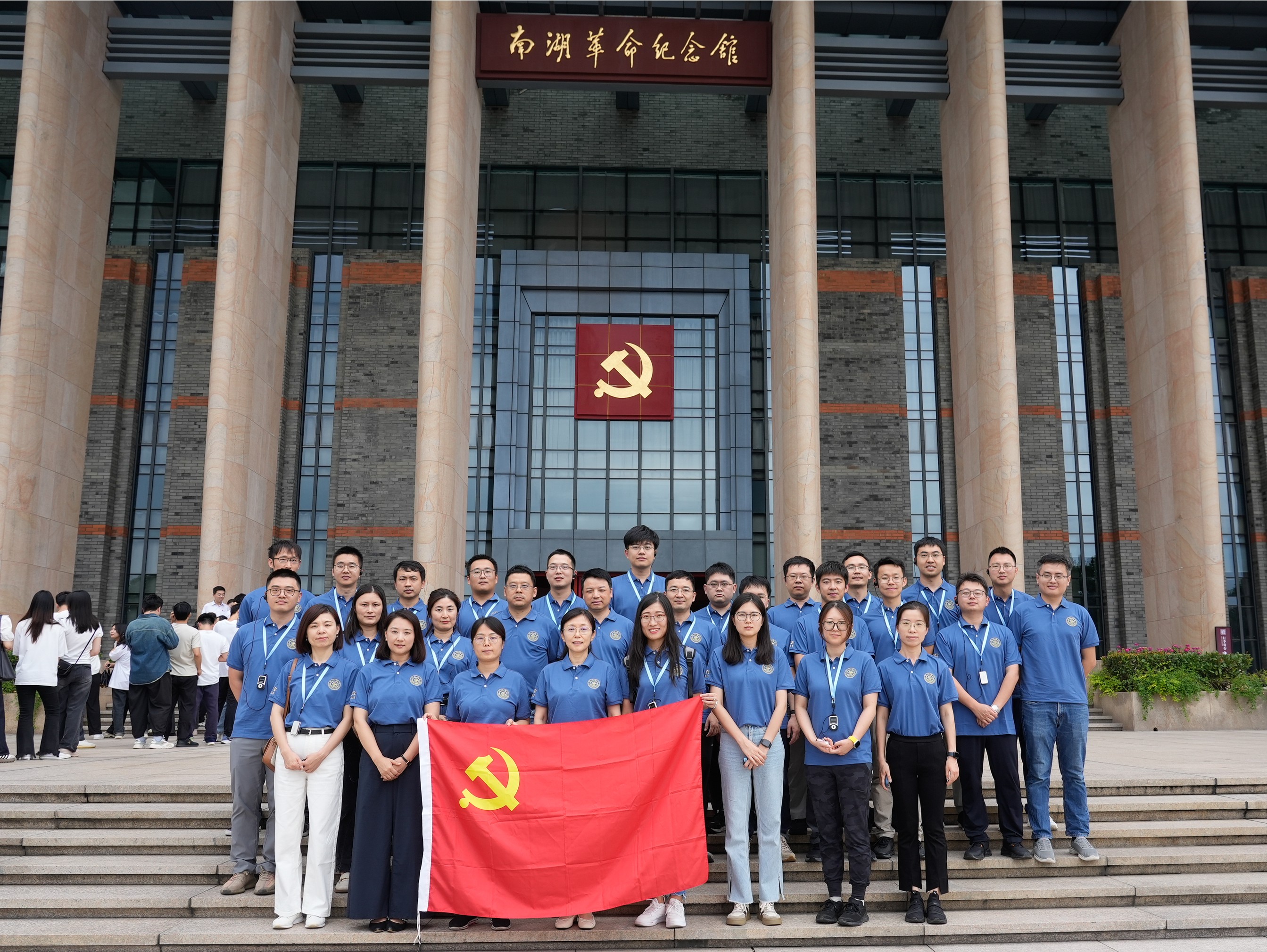 13. 公司党委组织青年教师赴嘉兴南湖学习.jpg