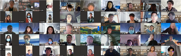 图10 参会员工党员合影.png