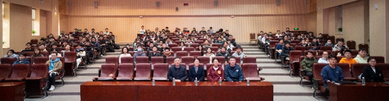 合影_resized.jpg