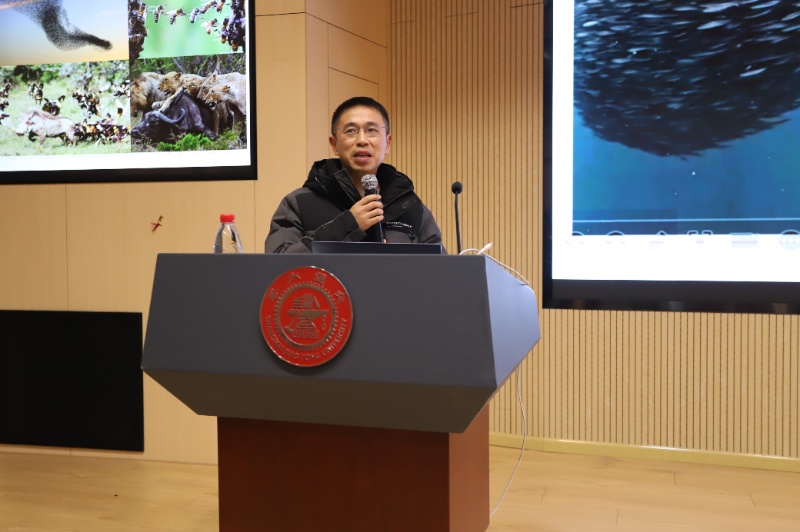 图6 董伟副教授作报告_resized.JPG